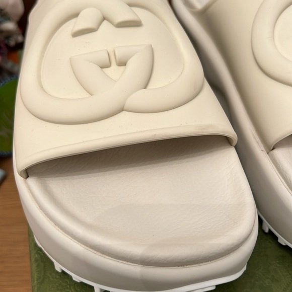 Gucci sandal with interlocking G - Picture 8 of 11